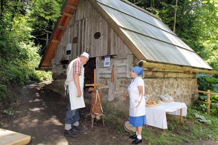 Prikaz mletja žita v Žagerskem mlinu